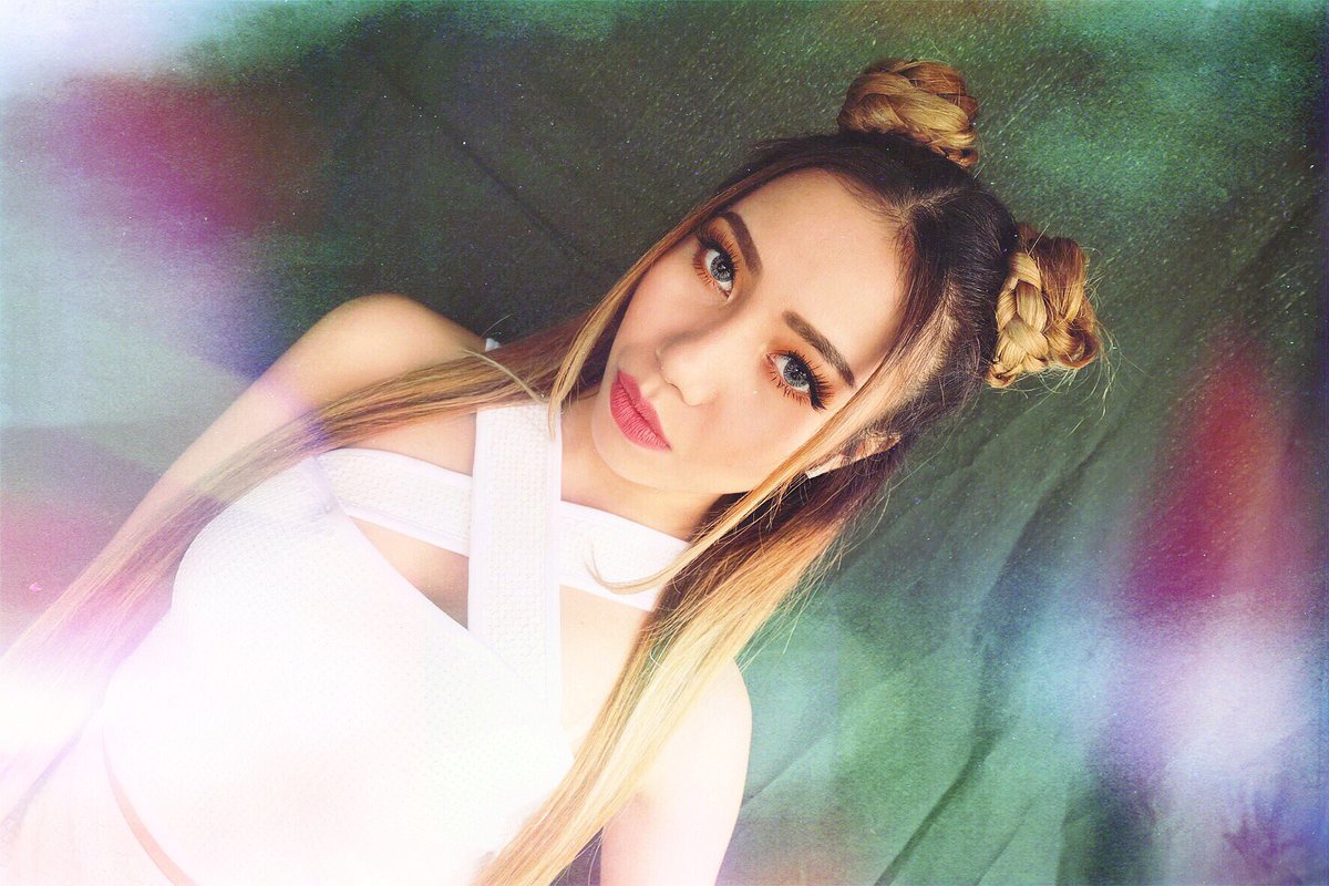 4sisters_celina's tweet photo. 🌙 https://t.co/gtCQdwn7rr