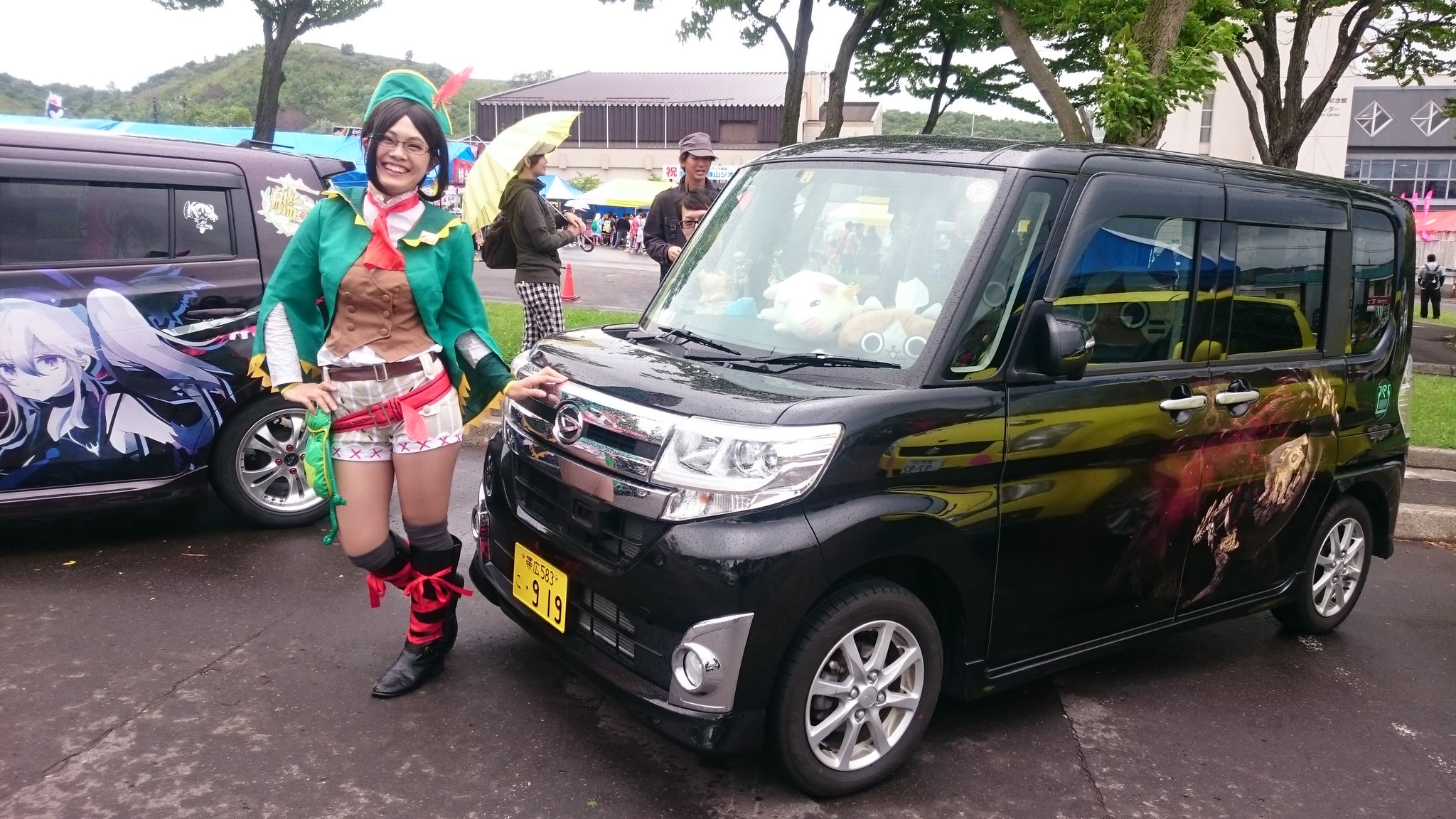 白黒夢 Monochrome 洞爺湖マンガ アニメフェスタ16 帯広コスプレ勢の皆さんと参加させていただきました ちゃっかりイベント宣伝ポスターも貼らせていただきました そして長は無事痛車デビューしました Tmaf Tmaf16 Tmaf T Co