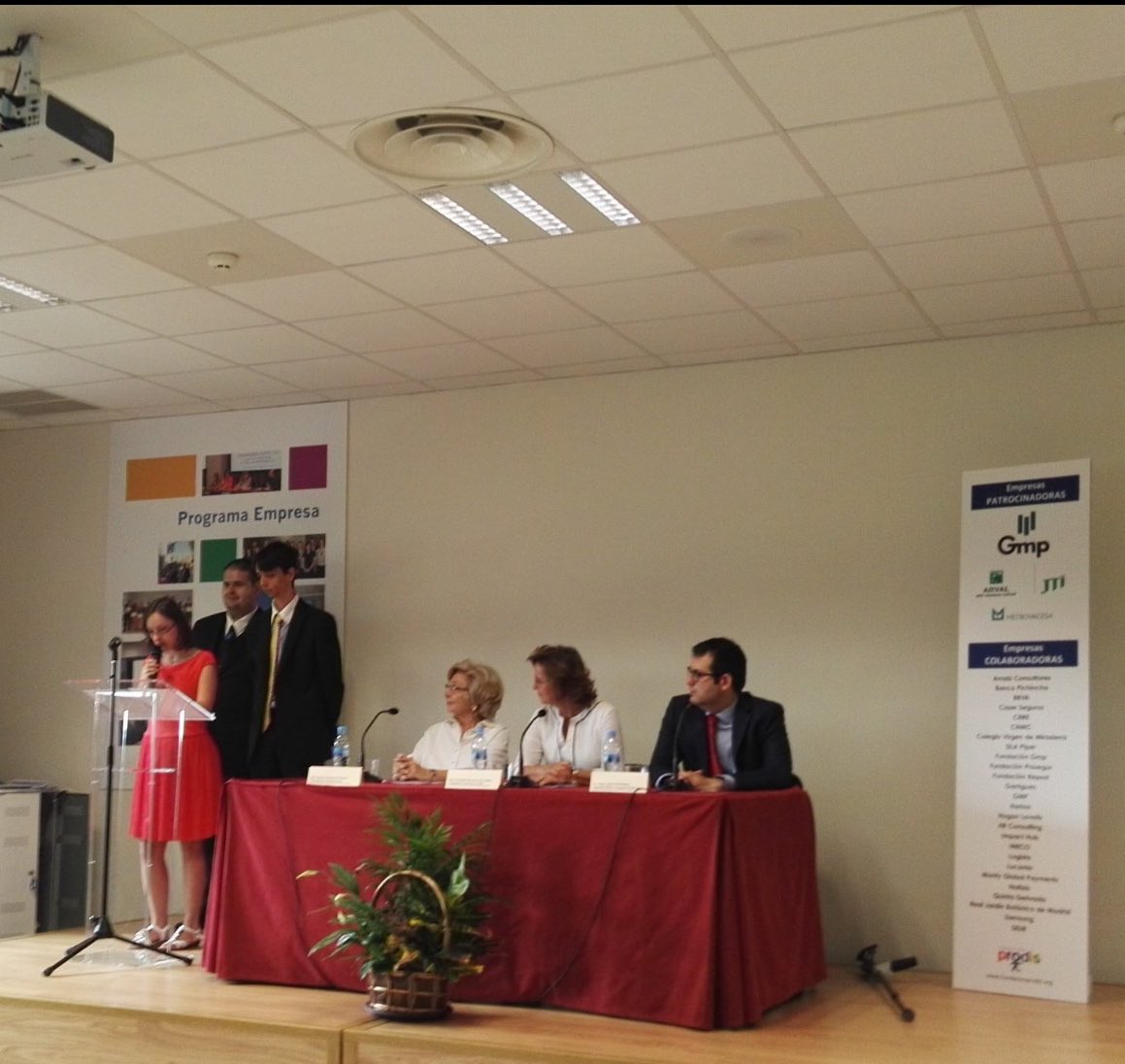 fundacionprodis's tweet photo. Seguimos en el acto de graduación del Máster #ProgramaEmpresa. Hablan los graduados, los grandes protagonistas https://t.co/pE3PCVEUXh