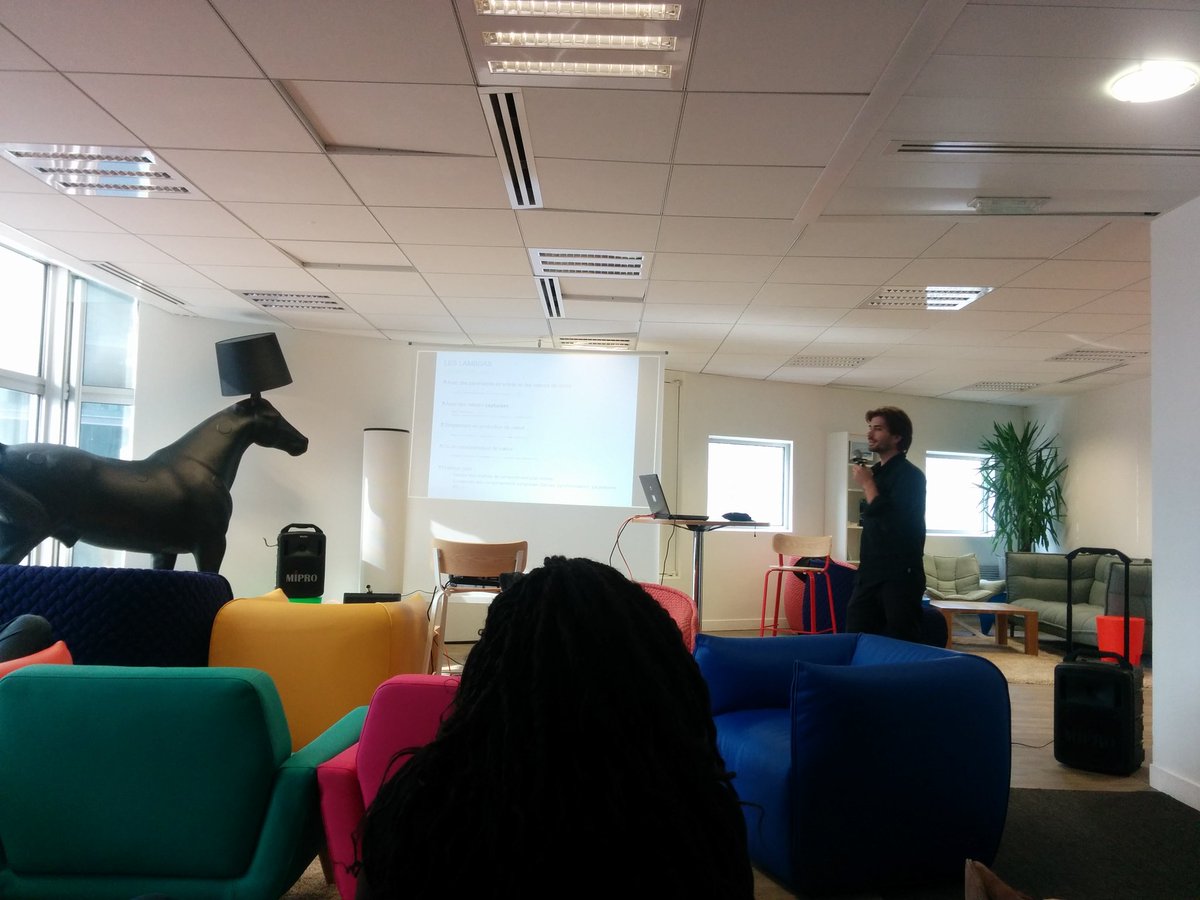 William nous présente les #lambdas #meetup #VSCT. Merci <a href="/willymontaz/">William Montaz</a> !