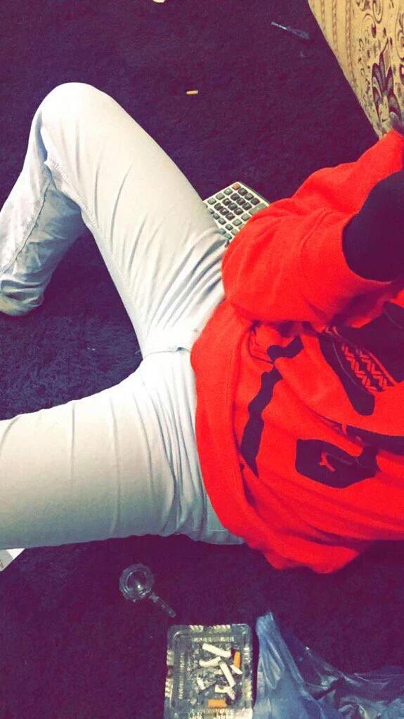 من يجلس معي