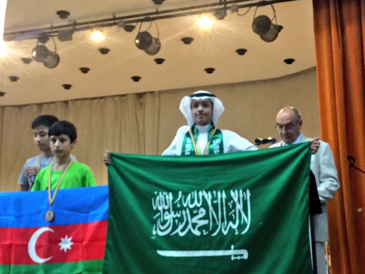 صعود الطالبة ثناء بنت خالد الحيدري والطالب فارس بن فائز الصايغ على مسرح الحفل.
 #أولمبياد_البلقان_للناشئين