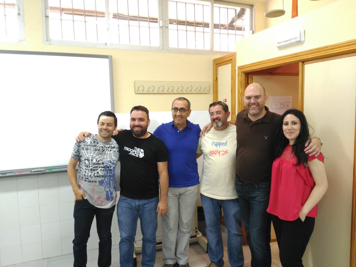 JavierUJA's tweet photo. Menudo equipazo con el que hemos podido disfrutar dos días en el @CepLinares para el @EncPrimariaJaen https://t.co/QjLZtOZ1Of
