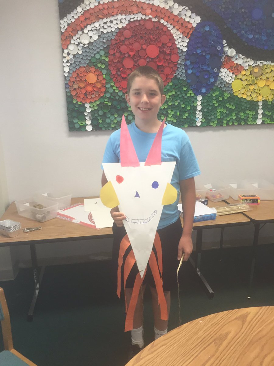 WillardPenny's tweet photo. Problem solving- designing their own kites! @MACSchools #PBLCamp @cookerentalsmta @taronah @SusanBunch2 #MAsummer https://t.co/zdTDEDeXGF