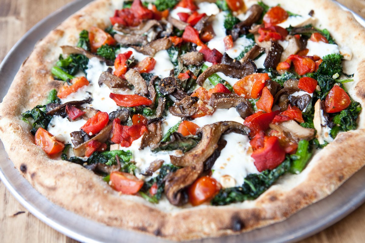 SEXYBABESCo's tweet photo. Making a #pizza is like creating #art! Look at the beautiful arrangement on our #Veggie Pizza! https://t.co/oTS1aR8iUj