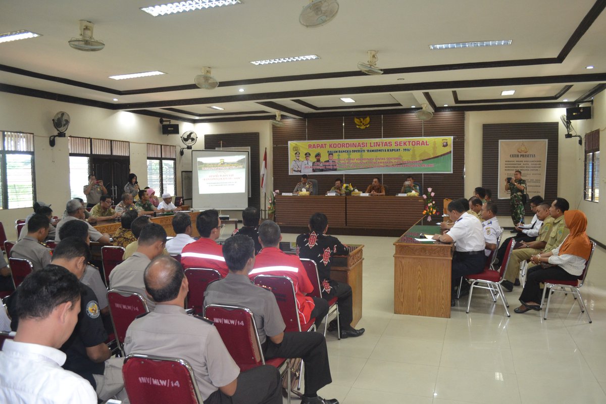 HumasResMlw's tweet photo. polres melawi melaksanakan rapat koordinasi lintas sektoral di aula tri brata polres melawi bersama unsur muspida https://t.co/eAXTSX4Mkl
