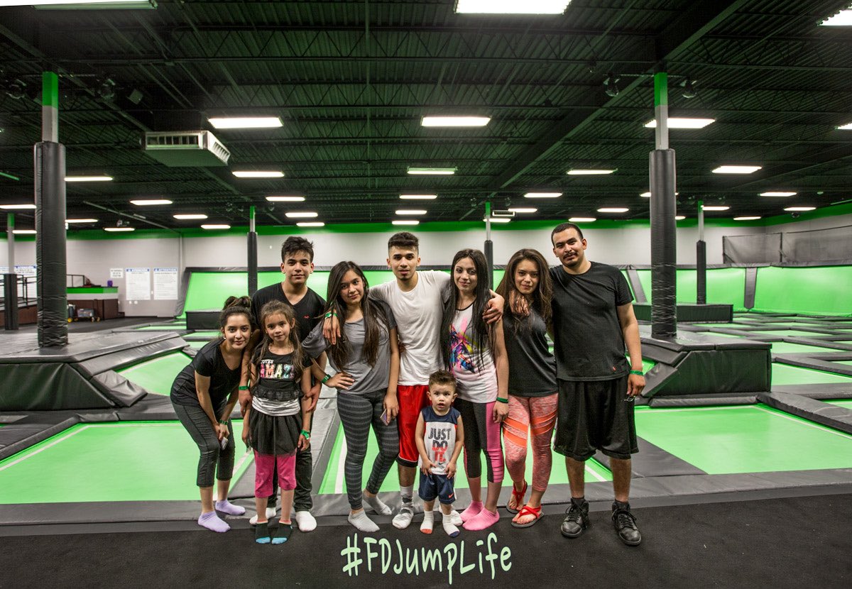 FlightDeckParks's tweet photo. #summeronthedeck is happening NOW for the whole family. Live the #fdjumplife with us! βοΈππ¨βπ©βπ§βπ¦π¦ https://t.co/4QSMaoB0rB
