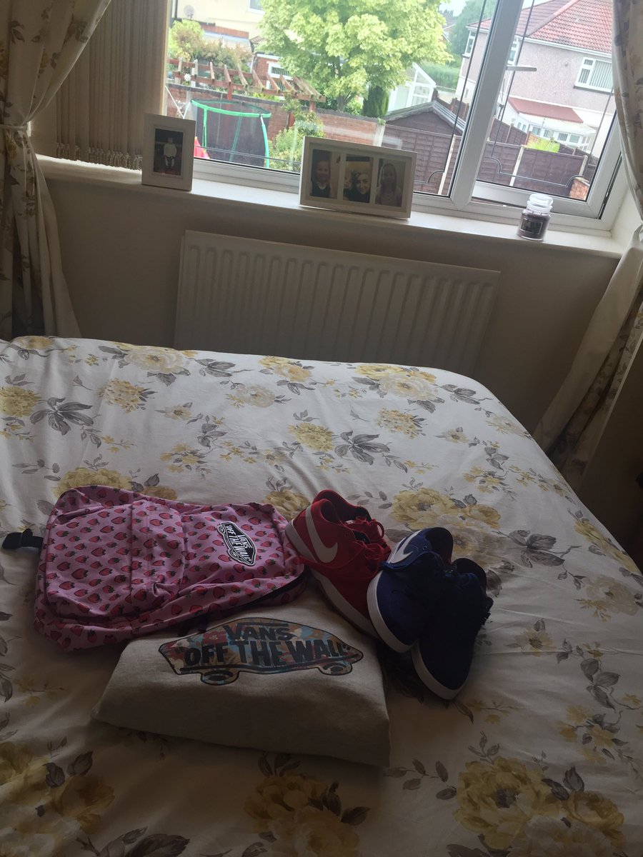 FinneyEmma's tweet photo. Shopping! #vans #nike #couldntresist!! https://t.co/zkKxok3LYA