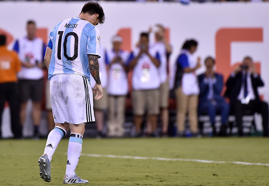 CNNEE's tweet photo. Maestra le pide a Messi que no les dé gusto a los mediocres y no renuncie
https://t.co/kwO7jwOJ0T https://t.co/SjEIoa2oi5