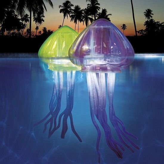 TurtlePoolPLast's tweet image. What a great idea! Something a little bit different yet effective. Floating LED Jellyfish! #poolaccessory