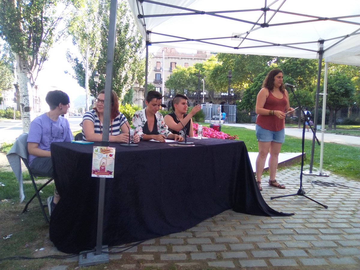 C_Desorientada's tweet photo. a punto de empezar la mesa redonda del acto central por el #28J en Barcelona https://t.co/iXSehFZrtQ