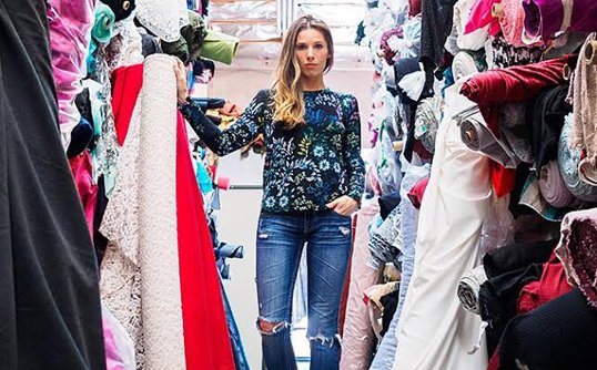 iwantherjob's tweet photo. Download ep. 17 of the @iwantherjob podcast + meet couture paper design artist @bytanja. →https://t.co/tVeFZLC3Or https://t.co/xfzFnhtWR5