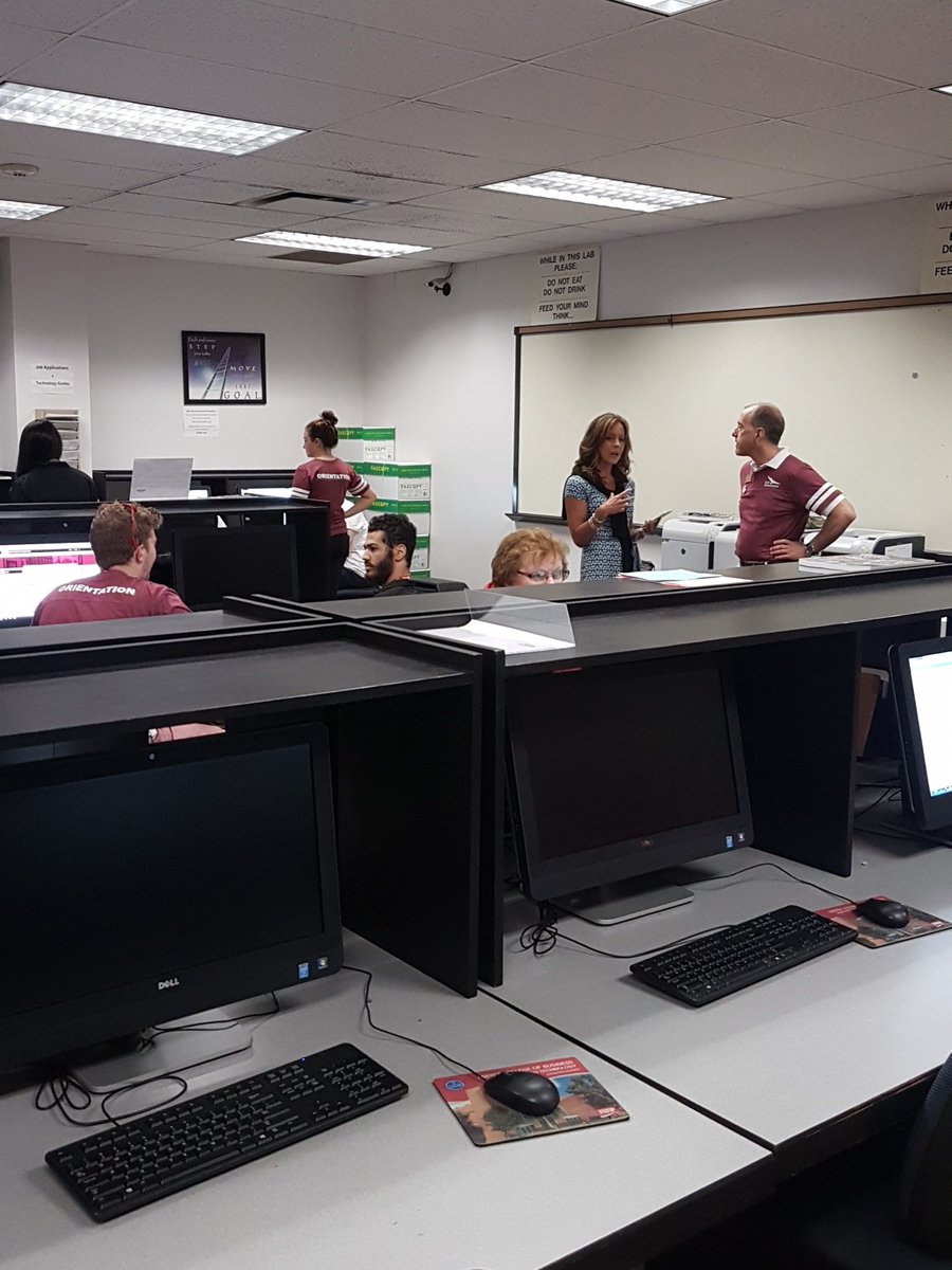 PATyroneJr's tweet photo. The registration lab is ready and waiting. #new2iup #iup #iup2020 https://t.co/Rl07Oyq3R7