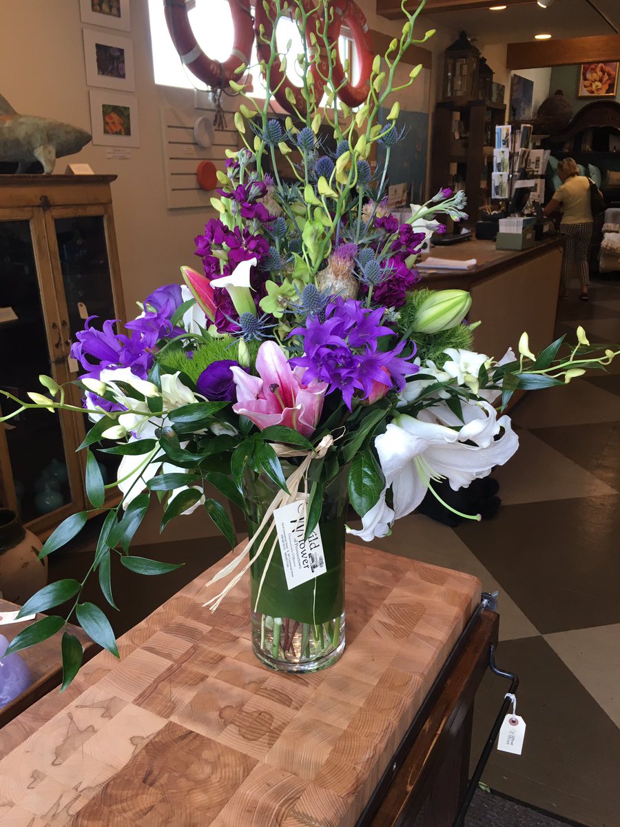 #flowersdaily #flowers magnificent arrangement headed out today!