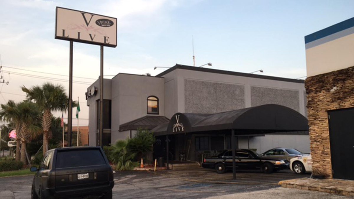 Q4BBALL's tweet photo. NBA PLAYER'S SON ATTACKED, ROBBED OUTSIDE HOUSTON CLUB https://t.co/mQKB3q0NZd https://t.co/lCVUtfWf8y