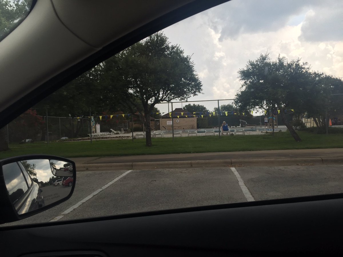 KBTXMax's tweet image. Arrive @ the pool 11:35 in the #WxEdge -partly cloudy. 
Noon -Mostly cloudy w/ thunder. We litrally brought the rain