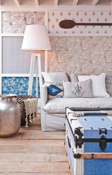 decorget's tweet image. To put hight pieces in the corners of the room make it feels that has higher ceiling ( image: Casa Claudia)