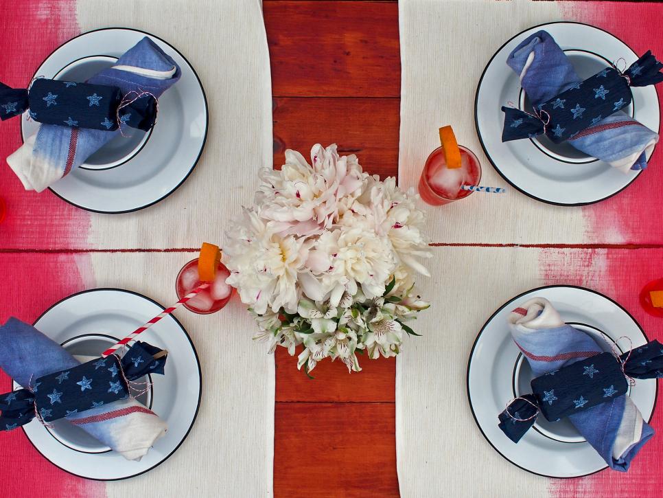 CallKathyC's tweet photo. Easy entertaining ideas for your 4th of July party. I love the sparkler cake toppers. https://t.co/uCpTc6BNhU https://t.co/8nd1quOjnp