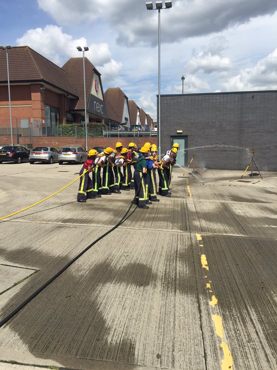 HFRSyouth's tweet photo. #workexperience going well @watfordfire. Students learning hose running and an excellent session on #rtc https://t.co/l9fYLKETVG