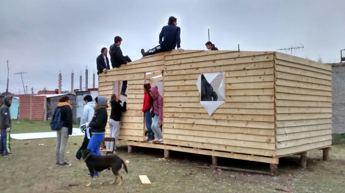 CNorbridge's tweet photo. Este fin de semana desafiando el frío y con mucho amor construímos 2 casas para @TECHOarg #orgulloNB https://t.co/SyEdODefam