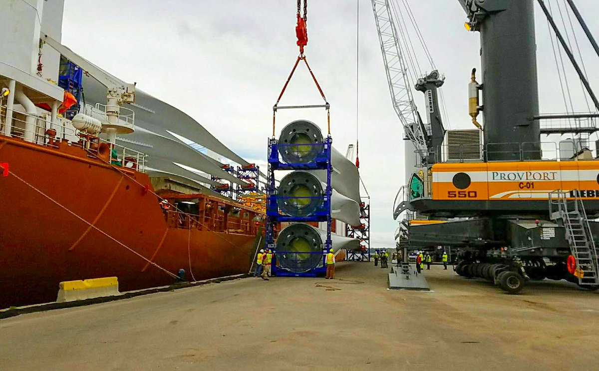 GovRaimondo's tweet photo. Take a look at the @DeepwaterWind wind turbine blades that were unloaded at Prov Port today #JourneyToFirst https://t.co/gcDP1Tmy5W