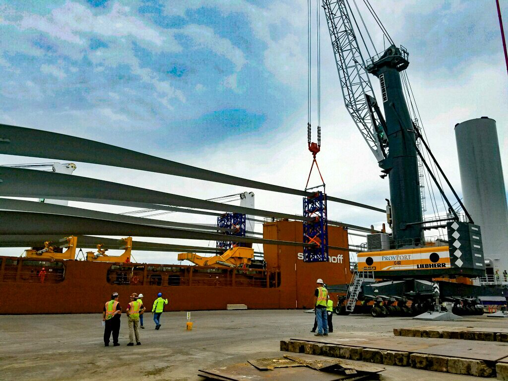 GovRaimondo's tweet photo. Take a look at the @DeepwaterWind wind turbine blades that were unloaded at Prov Port today #JourneyToFirst https://t.co/gcDP1Tmy5W