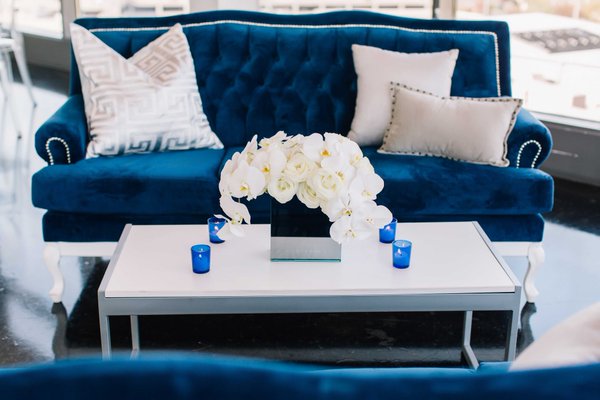 WeddingYear's tweet photo. A gorgeous rehearsal dinner with blue hues! https://t.co/exsNjYlfQN