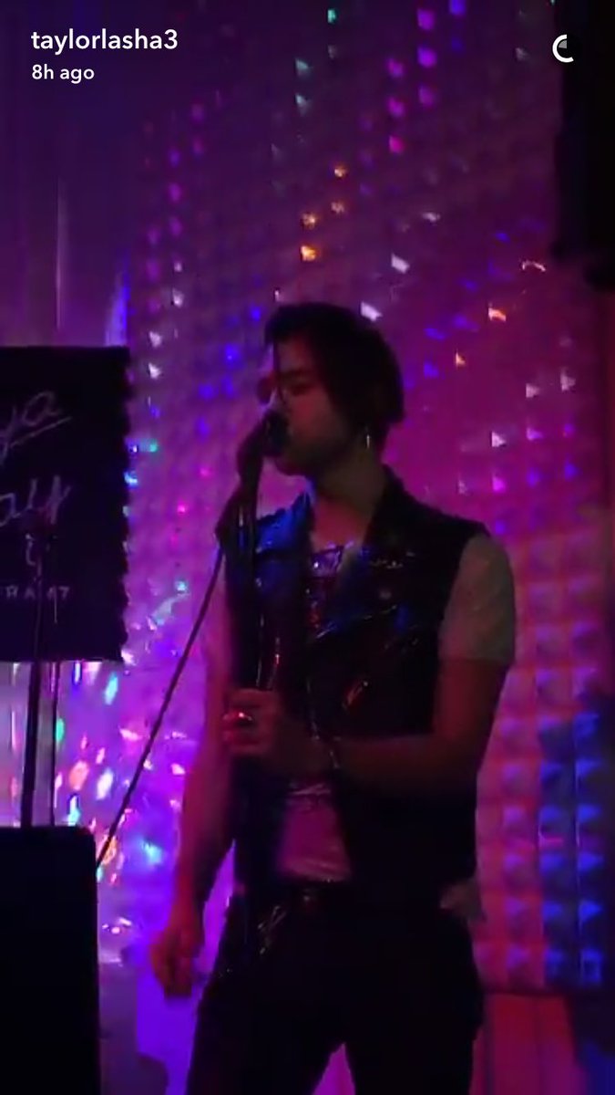 ryanrossupdates's tweet photo. Check out taylorlasha3 and phasesmusic on snapchat to see Ryan doing some kareoke last night! https://t.co/jjxBJknfKx