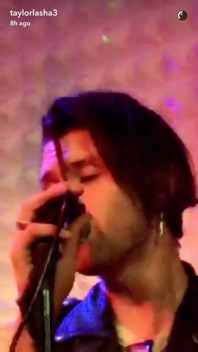 ryanrossupdates's tweet photo. Check out taylorlasha3 and phasesmusic on snapchat to see Ryan doing some kareoke last night! https://t.co/jjxBJknfKx