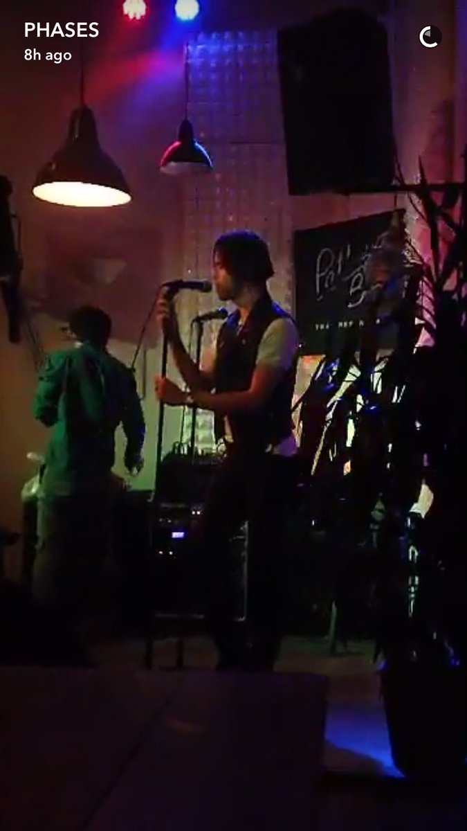 ryanrossupdates's tweet photo. Check out taylorlasha3 and phasesmusic on snapchat to see Ryan doing some kareoke last night! https://t.co/jjxBJknfKx
