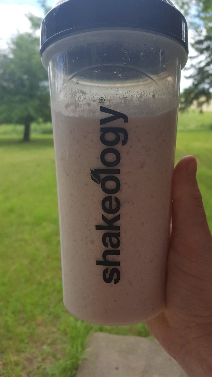 SandraDeeNewman's tweet photo. Strawberry vanilla shakeology. Super food, antioxident, protien, probiotic. Clinically proven. 
##superfoodeveryday https://t.co/CvOZiMsph4