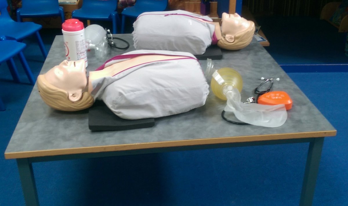 Dr_MickeyJ's tweet image. Really enjoyed helping with @pontfirst #AspireToBe event &amp;amp; Thanks to my @STFTrust #resusteam helpers #restartaheart