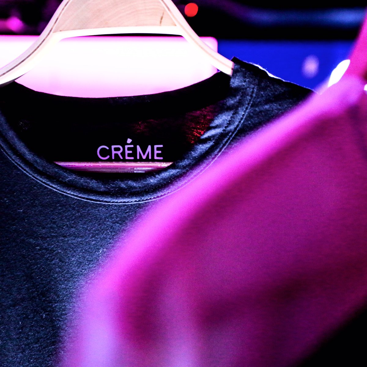 CremeChicago's tweet photo. Créme Close-Up from our event @undergroundchi #chicagomade #creme #chicago #streetwear #hypebeast https://t.co/ATiRMyDsn4
