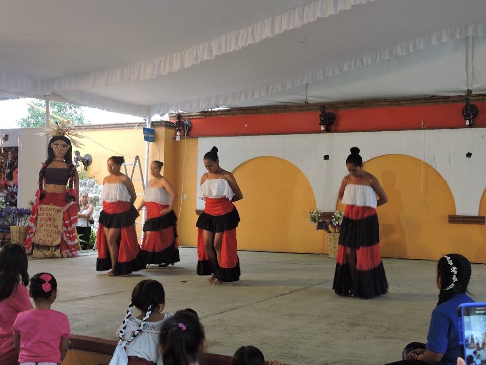SECULTA_GobOax's tweet photo. Alumnos de Licenciatura de Artes Escénicas del @IESAEO participan en el II Festival Cultural en San Sebastián Tutla https://t.co/te9Mqt66PH
