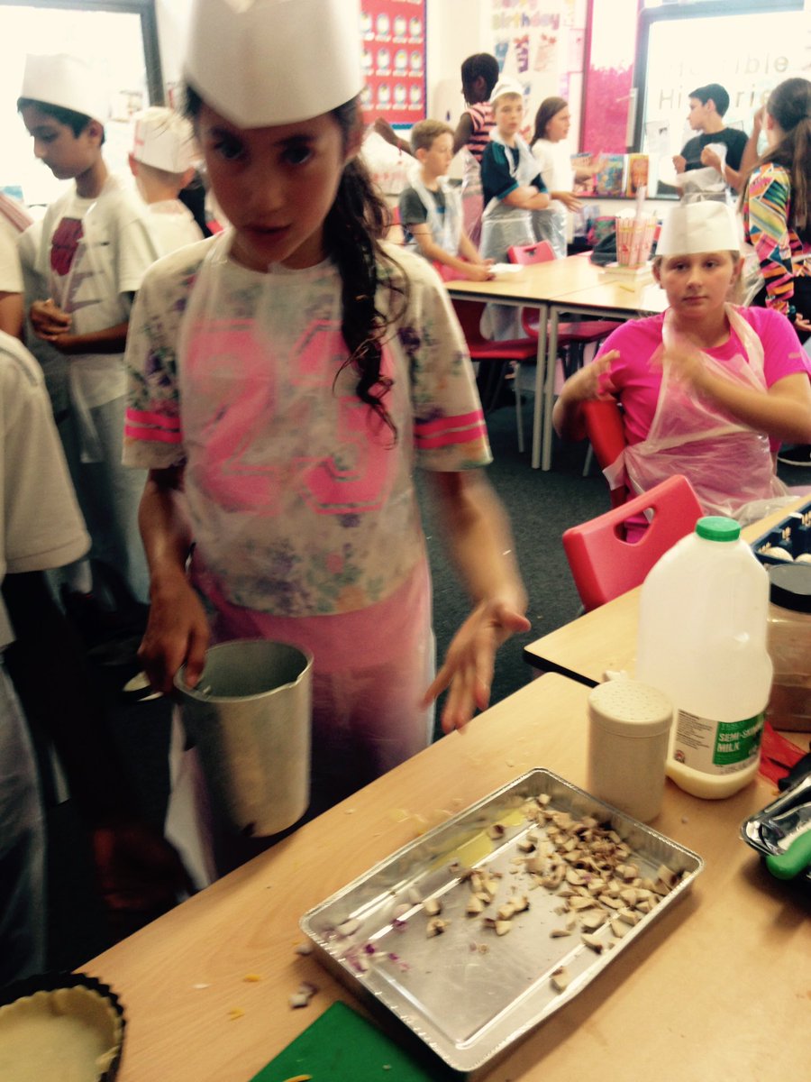 cwalsh82981484's tweet photo. T25 and healthy cooking @NewParkPrimary #sportsandhealthweek https://t.co/S0JaLkHNVa
