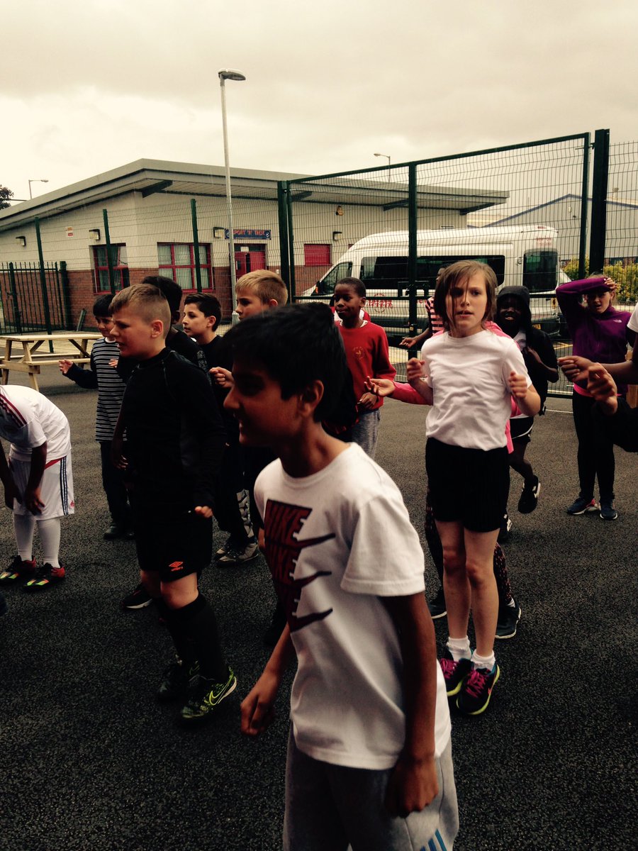 cwalsh82981484's tweet photo. T25 and healthy cooking @NewParkPrimary #sportsandhealthweek https://t.co/S0JaLkHNVa