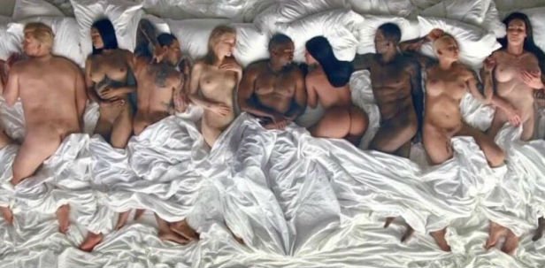 Boy4ME's tweet photo. Taylor, Kim, desnudos en nuevo video de Kanye West https://t.co/CGGReR7OHO #Fama https://t.co/g5E96cbHOS
