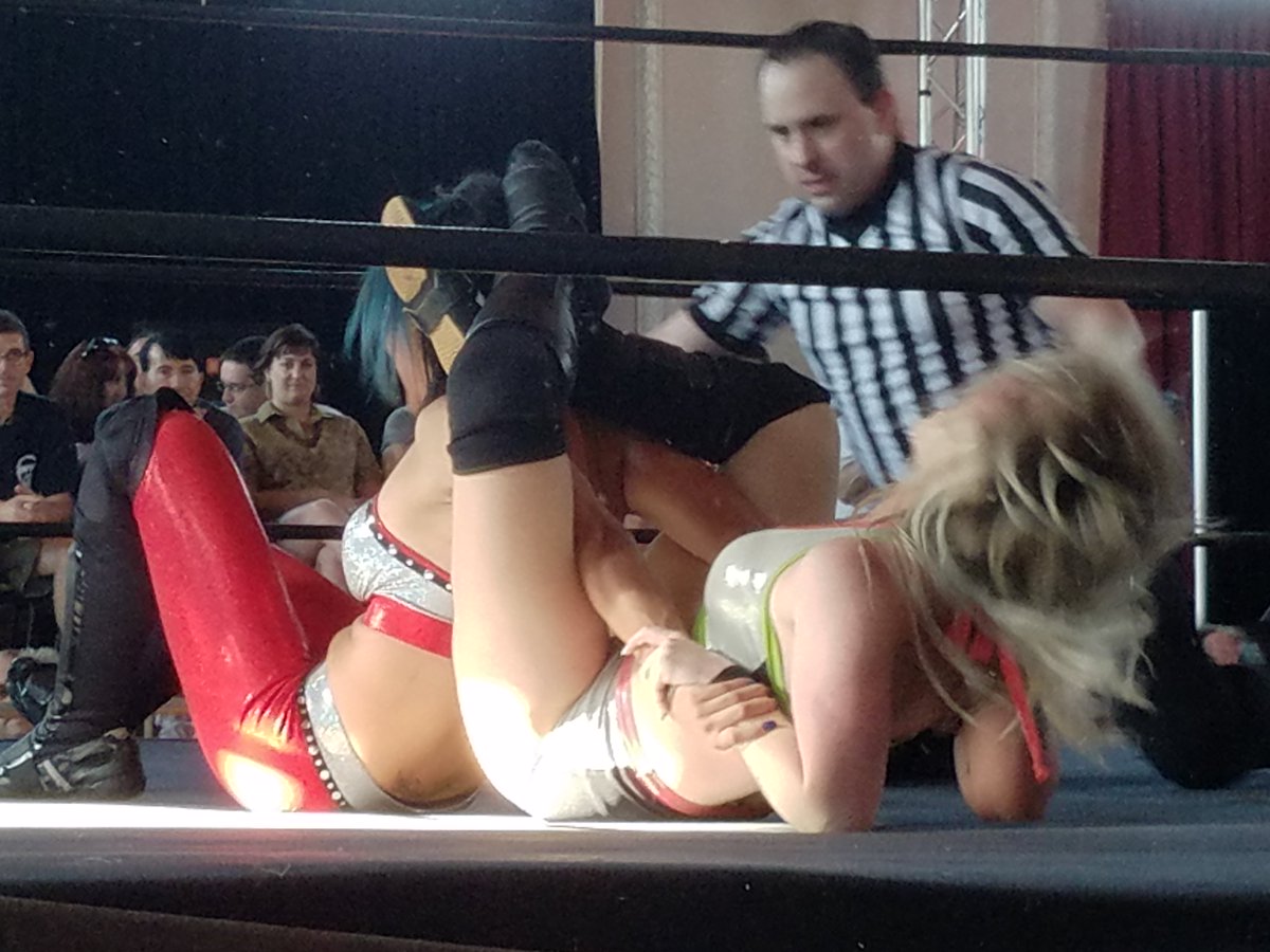 JIrwinNXTFan's tweet photo. #Shimmer82 #WDSS vs #KimberBombs https://t.co/TFmNZ7gyKd