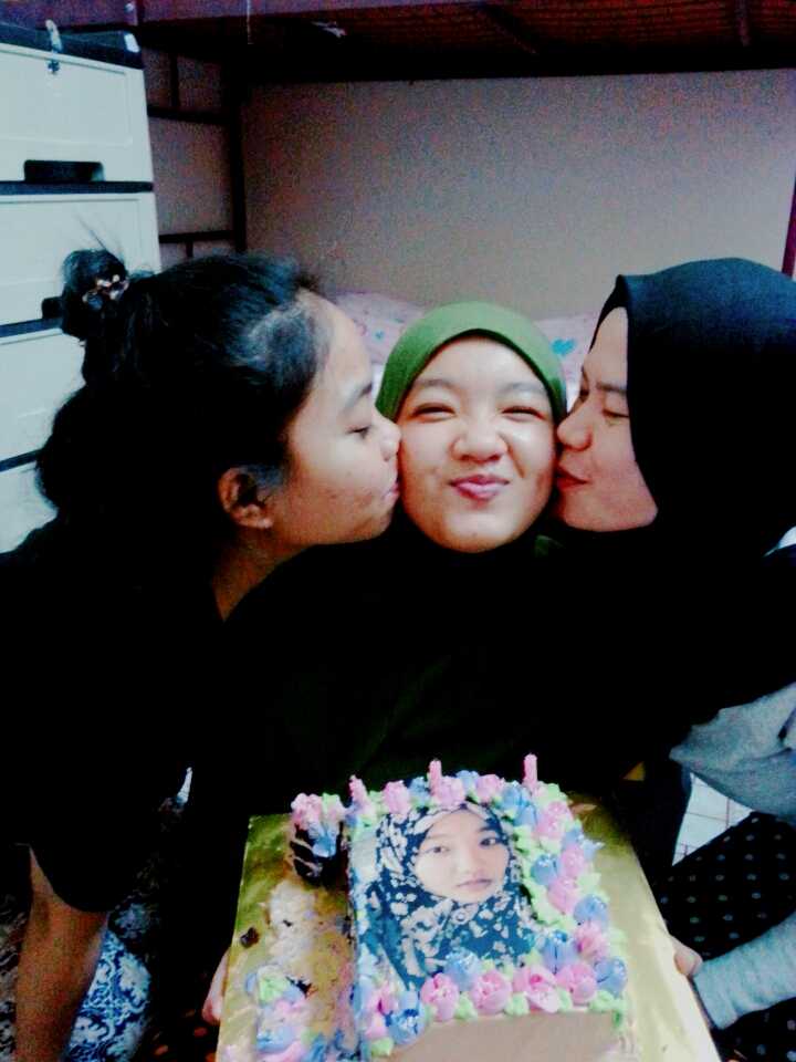sitimursadah's tweet photo. Sayang kaka garang :* 
#happybirthday #specialforyou #teplokintelur #tepunggandum #kurangberkelas #terlaluhatihati https://t.co/Axaok0yT8w