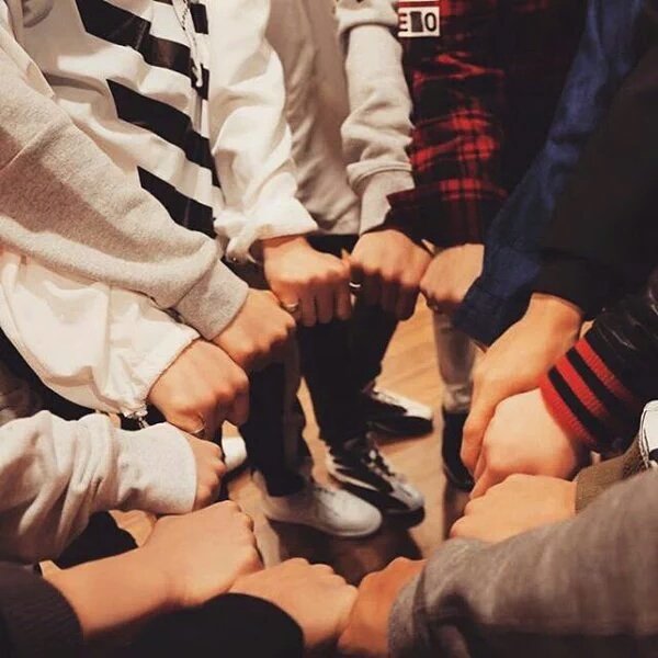 vivivivinci's tweet photo. Aqui vai minha consideração e amor por esses 13 garotos que roubaram meu coração! 💜 #400DaysWithSVT https://t.co/41qVLuvTfW