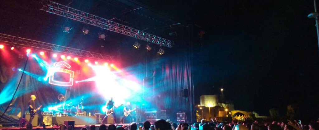 Tombaker88's tweet photo. Gran concierto de @SoberRock en #CastroRock el sábado pasado. Gracias @AMVolumenCastro https://t.co/Hd4q26rpaz