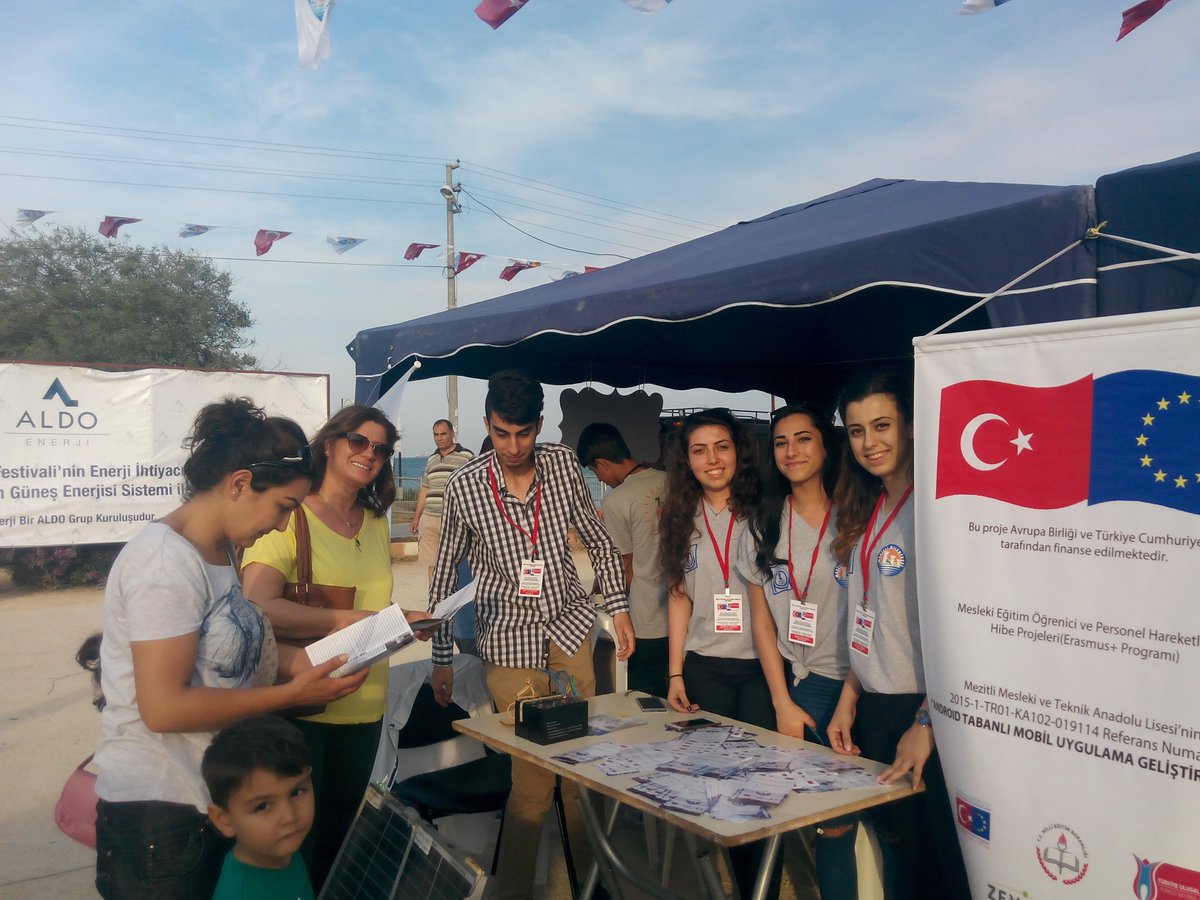 AndroidMobilApp's tweet image. kurulan proje pazarı ve sergi alanında stant açarak proje tanıtımı ve yaygınlaştırma çalışması yaptık...@ulusalajans