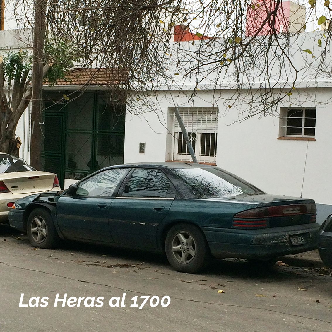 nicofras's tweet photo. Festival de autos abandonados en la calle Las Heras en 500 mts @transitomvl @andrespetrillo @CuidemosVL @jorgemacri https://t.co/bMBBB99slR