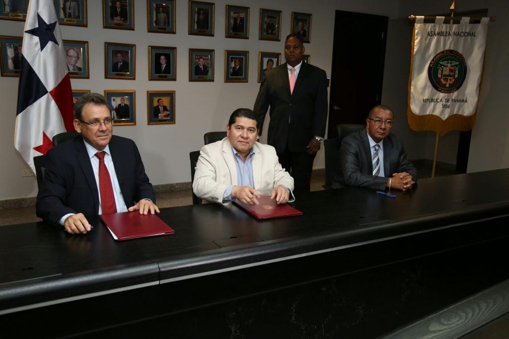 La <a href="/asambleapa/">Asamblea Nacional</a> cumple su rol de colaboración con todas las instituciones y firma Convenio con <a href="/aduanaspanama/">aduanaspanama</a>