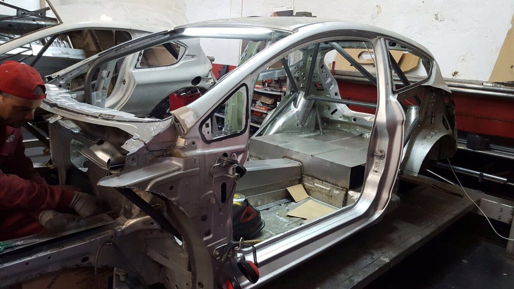 InstaRally_Esp's tweet photo. Se avecinan sorpresas. @RMCMotorsport está fabricando su segunda unidad Maxi Rally. Se trata de un Ford Fiesta. https://t.co/tXNF1zWGEK