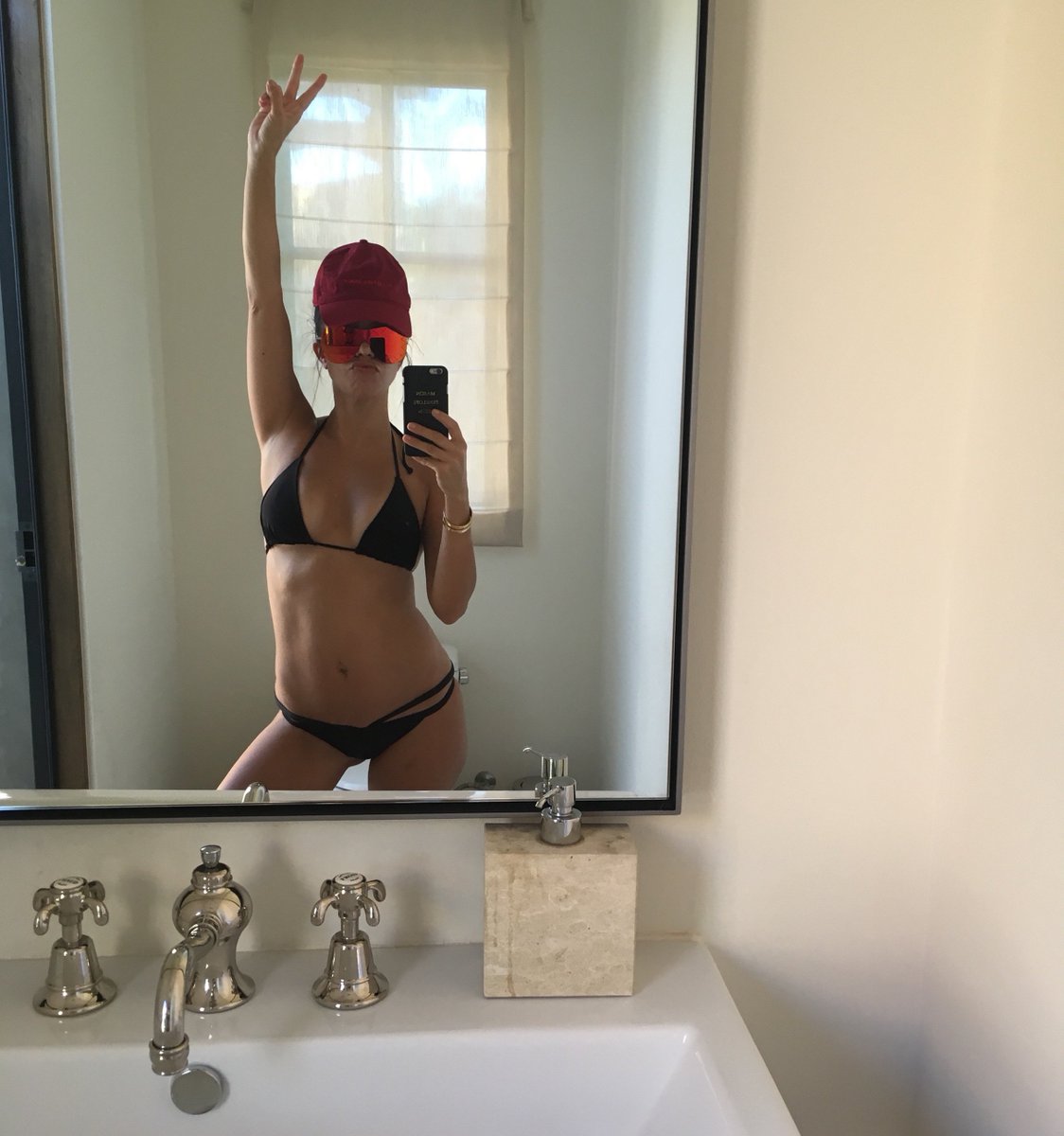 Kourtney Kardashian tweet media