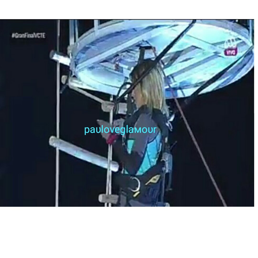 PauLoveGlamour's tweet photo. @OrianaGMarzoli intentando abrir el candado #GranFinalVCTEx #LurianaGanadores 💪💙  (📷8) https://t.co/eo9CkeGlyW