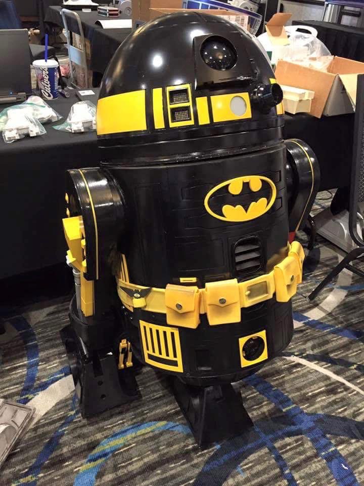 killer_kitsch's tweet image. #Batman-D2, the droid we deserve but not the one we&apos;ve been looking for #GeekHour