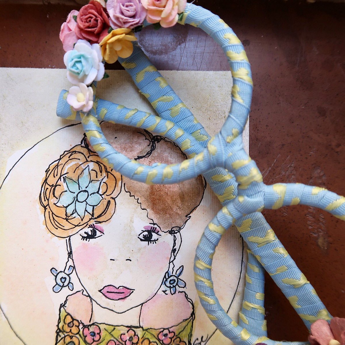 corisereni's tweet photo. Meglio mettere gli occhiali tra i capelli per non vedere il brutto che c'è #fermacapelli #illustration #lepensierose https://t.co/gEyvmIkn2U