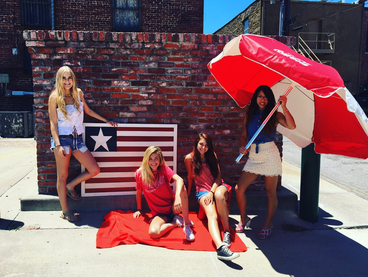 designeragainco's tweet photo. {••Red, White &amp; Blue!! Stop by today &amp; have a great day - DA Staff••} #designeragain #shoplocal #16N3rd https://t.co/UQfpYpeXto